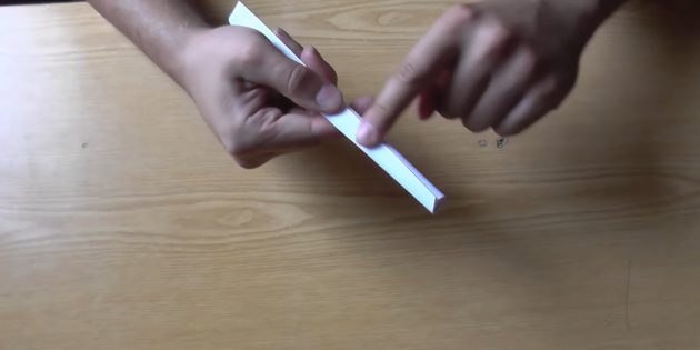 Как сделать рогатку из бумаги своими руками: приклейте край