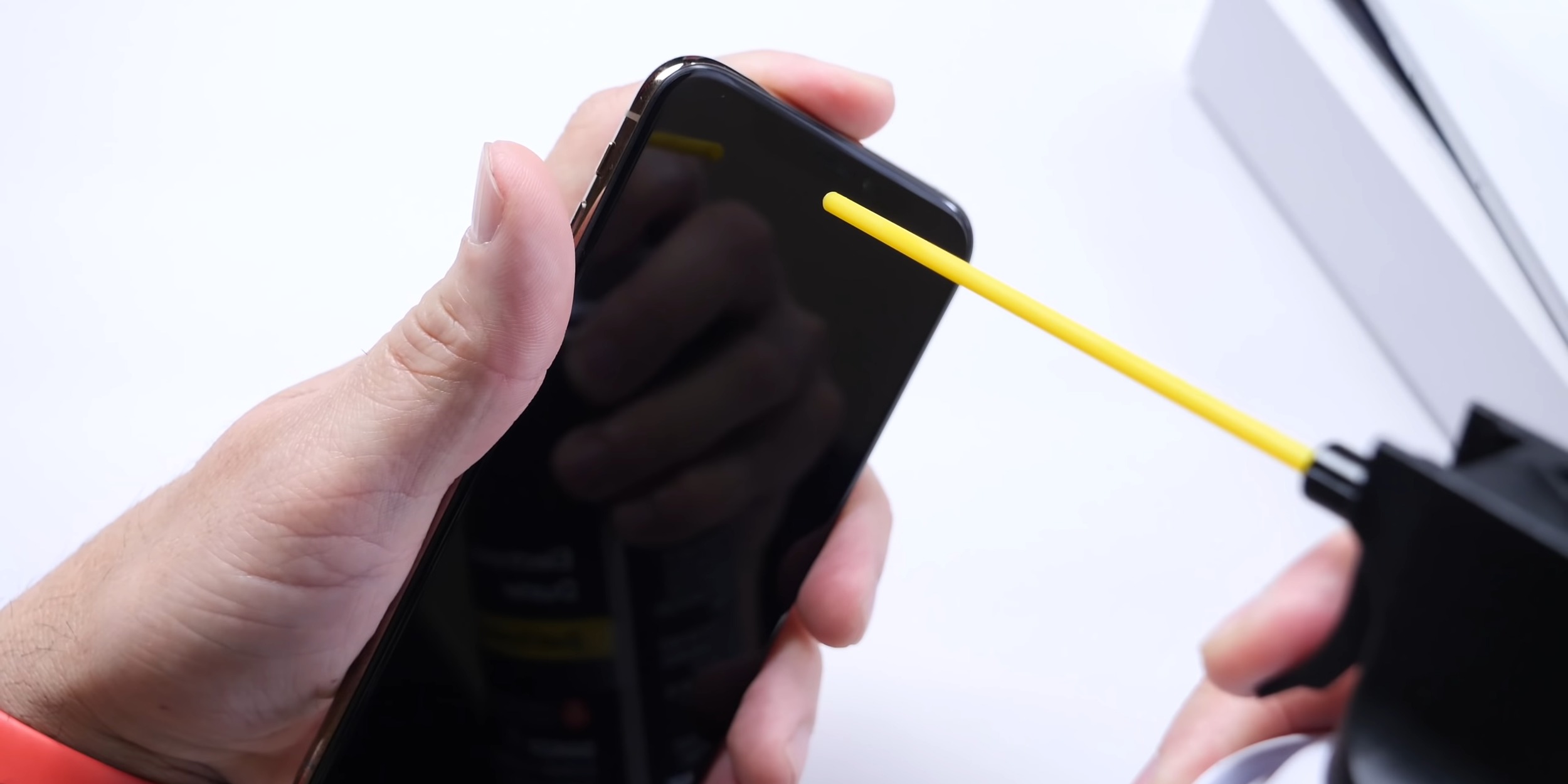 Как удалить царапины с экрана iPhone в домашних условиях