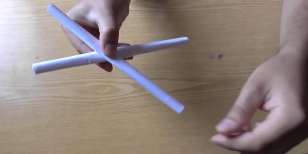 Как сделать рогатку из бумаги своими руками: сложите трубки в виде буквы X