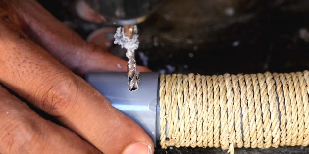 Как сделать рогатку из ПВХ-трубы: наденьте заглушку на место