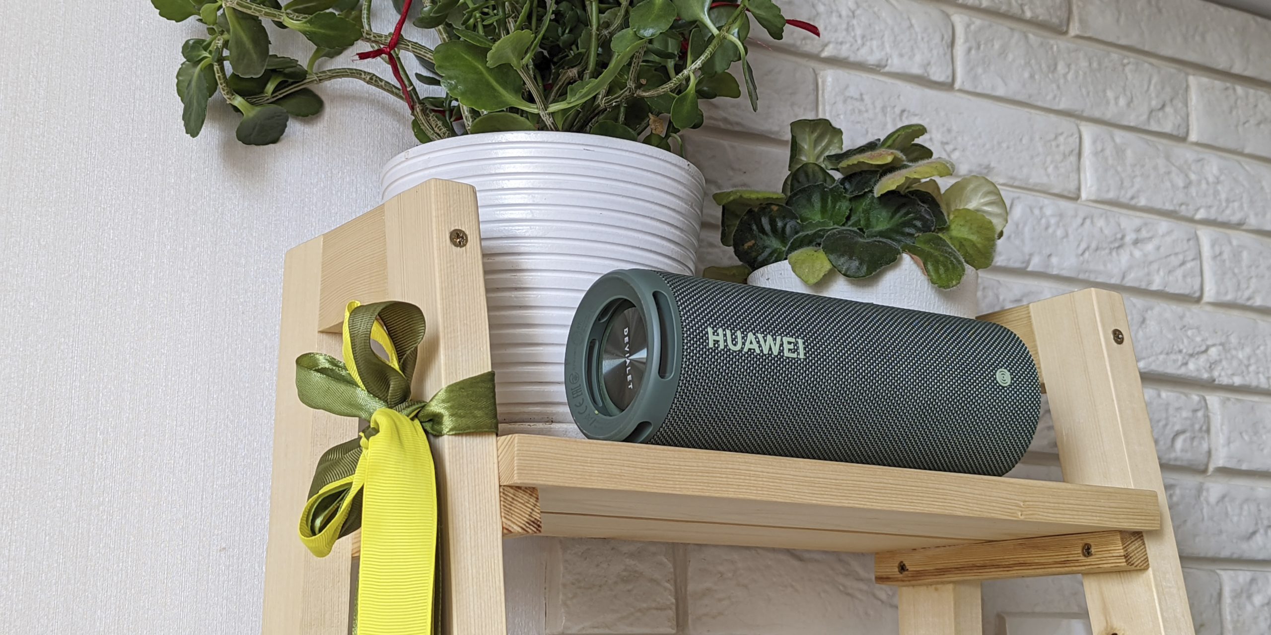 Flip him. Колонка Huawei Sound Joy. Беспроводная акустика Huawei Sound Joy Egrt-09. Декор для колонки JBL. Конкуренты JBL.