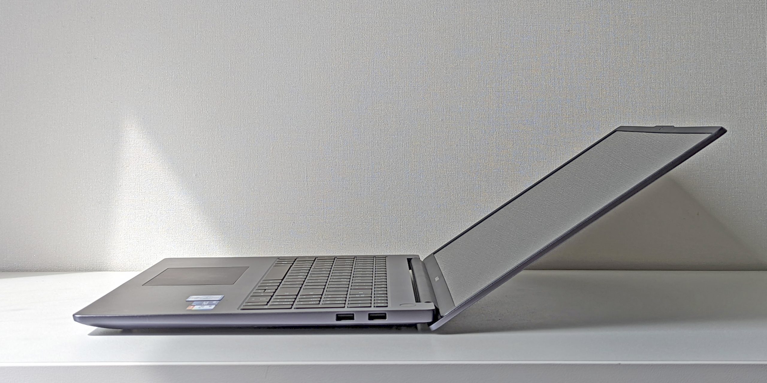 The maximum opening angle of the Huawei MateBook D16 cover is about 155 degrees