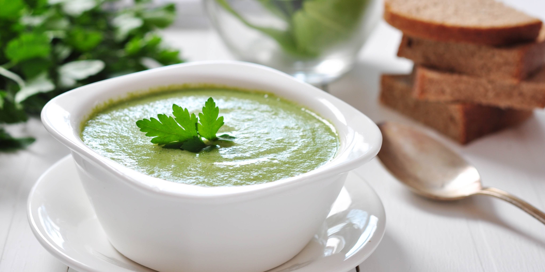 Суп из шпината с сыром и молоком