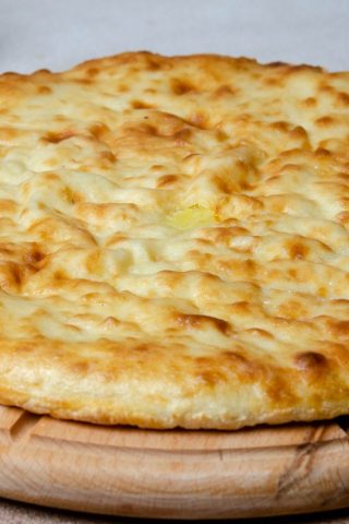 Осетинский пирог на кефире с творогом и сыром