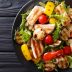 Гриль-салат с курицей и овощами