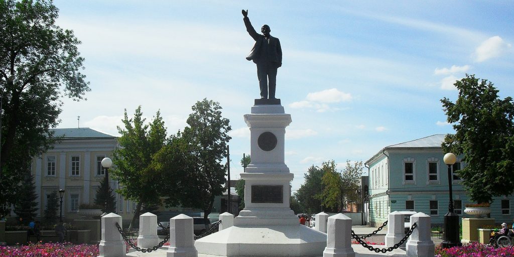 Достопримечательности Оренбурга: Памятник Ленину