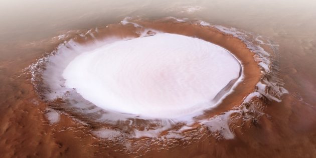 Заполненный льдом 82-километровый кратер Королёва