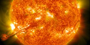 На Солнце появилось огромное пятно, направленное к Земле