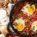 10 способов приготовить яичницу с помидорами на завтрак