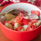 Тёплый салат с молодым картофелем и помидорами: рецепт