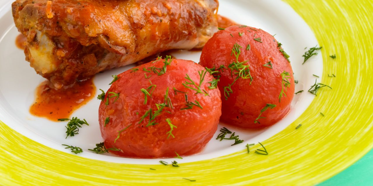 Малосольные помидоры без кожуры с чесноком и острым перцем