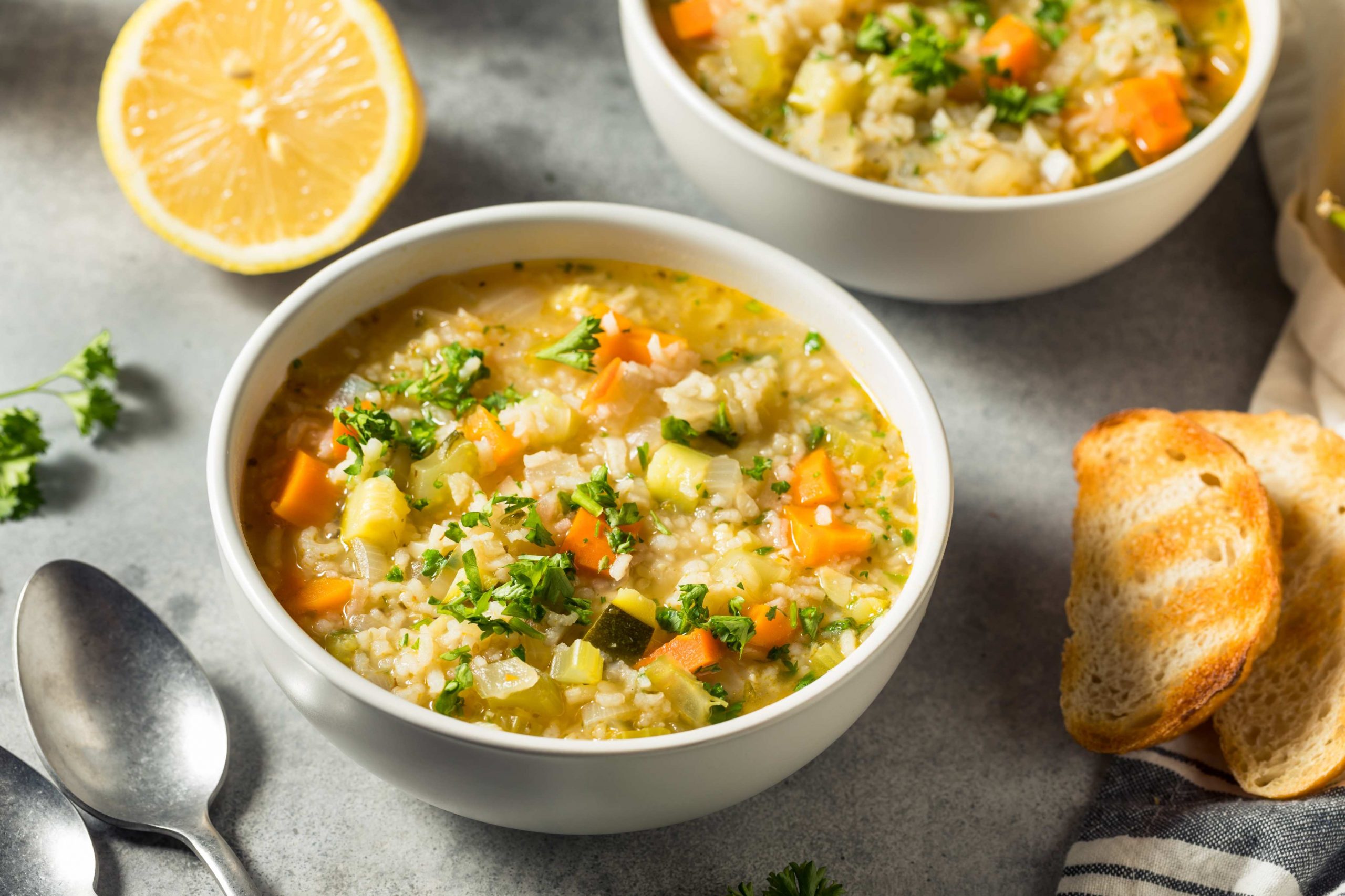 Суп с рисом, овощами и лимоном