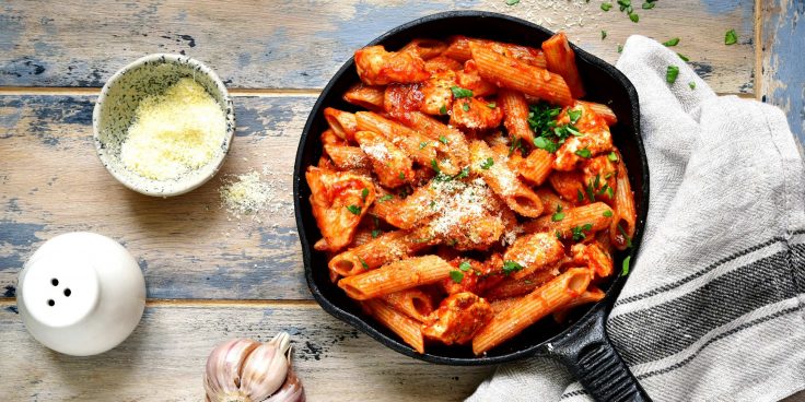 Курица с грибами в томатном соусе: итальянский рецепт.
