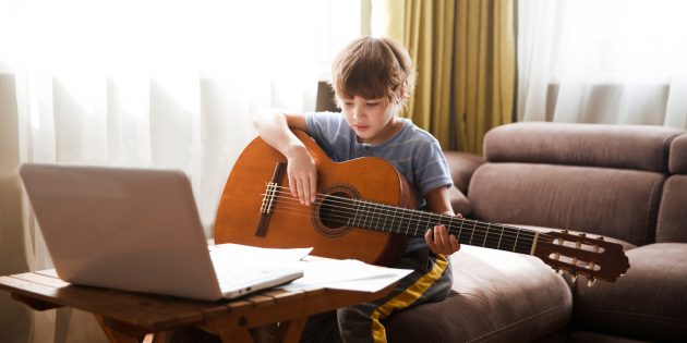 Ребёнок всё время сидит за компьютером. 6 советов, которые помогут извлечь из этого пользу