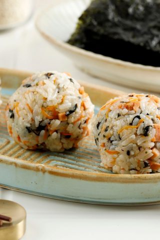Чумок бап — корейские рисовые шарики