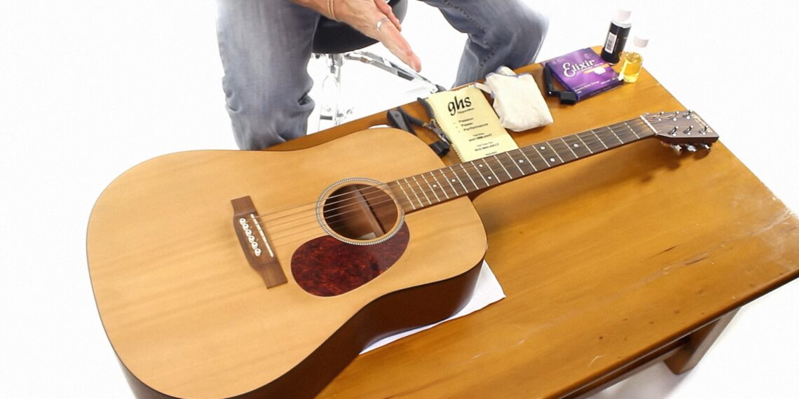 Как поменять струны на акустической гитаре — Лайфхакер