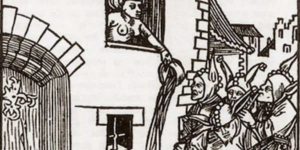 В Средневековье содержимое ночных горшков не выливали из окон