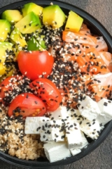 Как приготовить поке и боулы с рыбой, курицей, креветками и не только
