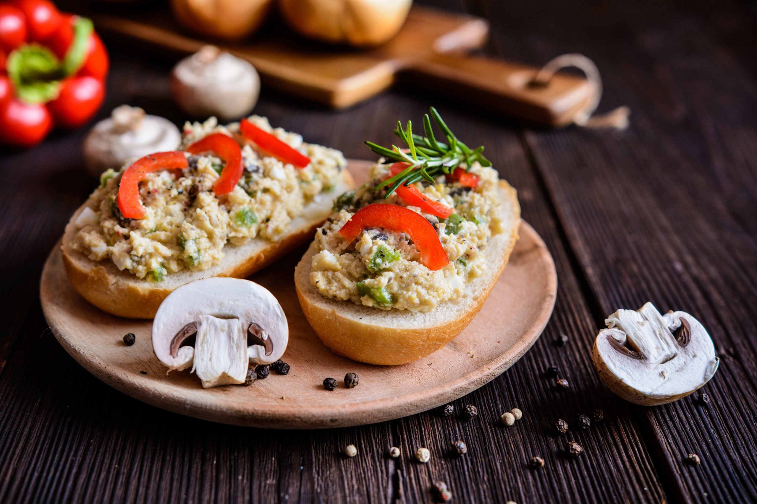 Паштет из куриной грудки с грибами и яйцами: рецепт - Лайфхакер