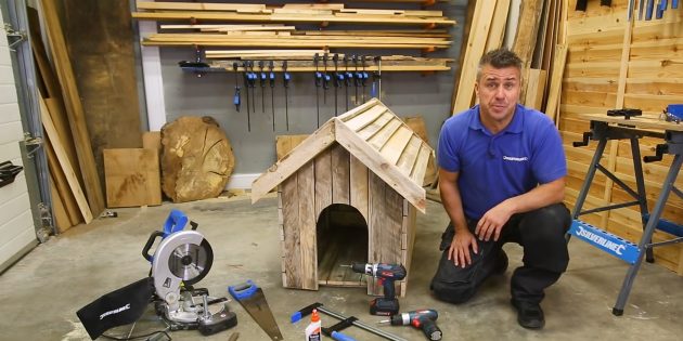 Как сделать будку для собаки с двухскатной крышей из досок от поддонов своими руками