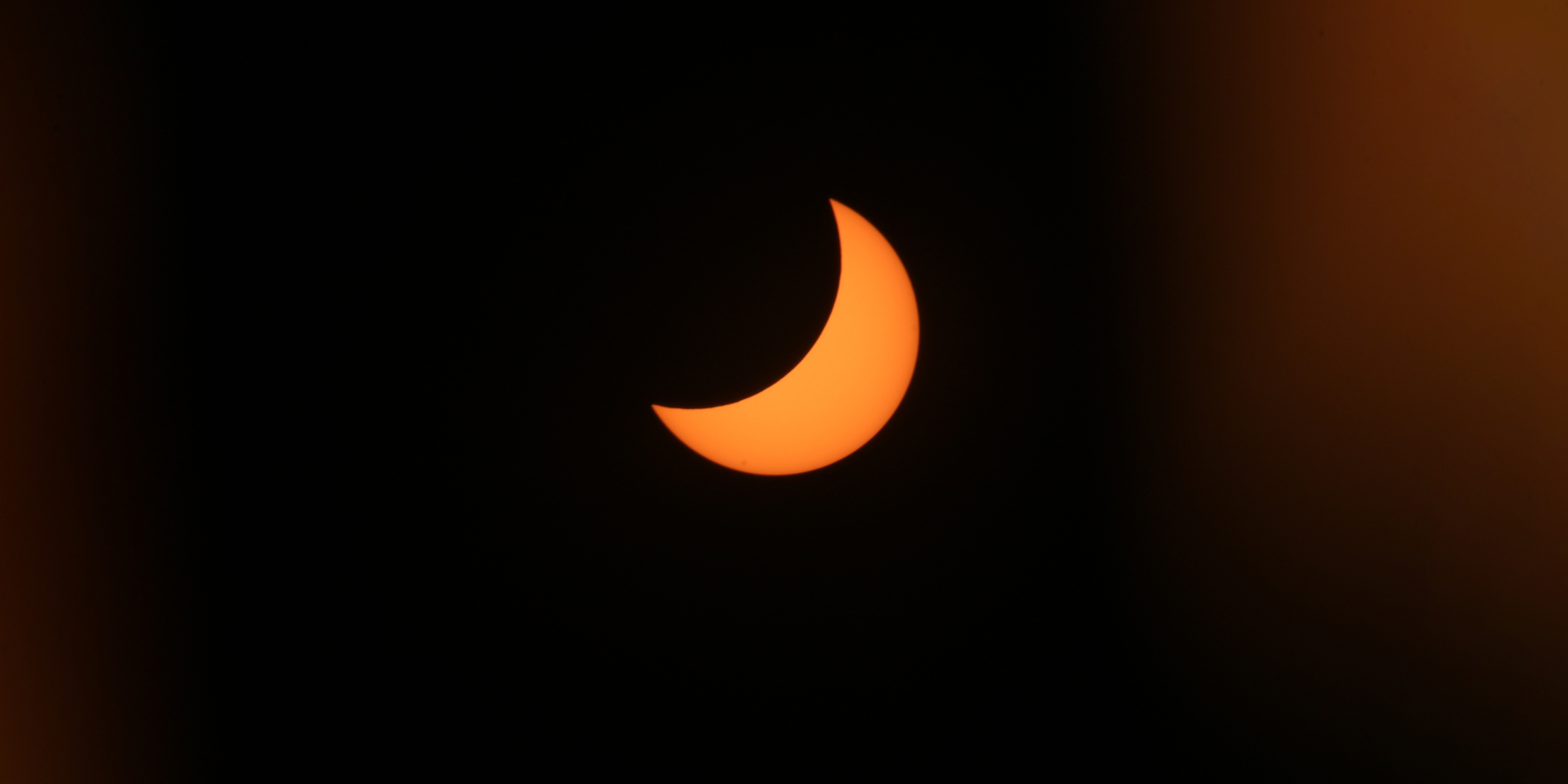 25 октября произойдёт частное затмение Солнца. Его можно будет наблюдать из России