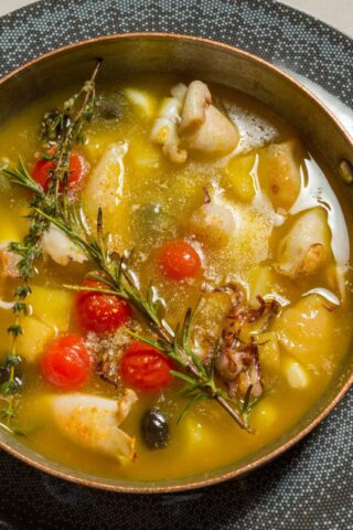 Овощной суп с кальмарами и пшеном