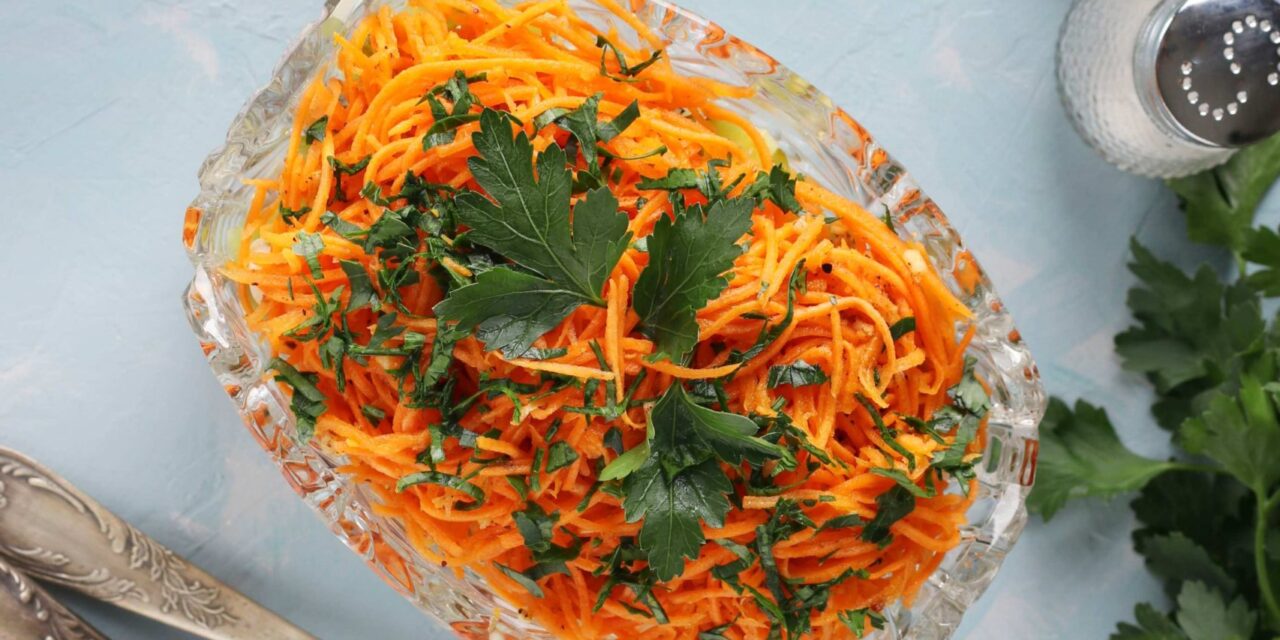 Салат с морковью по-корейски, ветчиной и яйцами