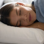 Как выбрать ортопедическую подушку для максимально комфортного сна