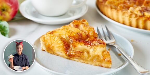 Яблочный пирог из слоёного теста с ванильным кремом в духовке: рецепт