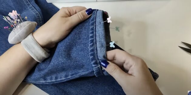 Как подшить джинсы: закрепите ткань иголками