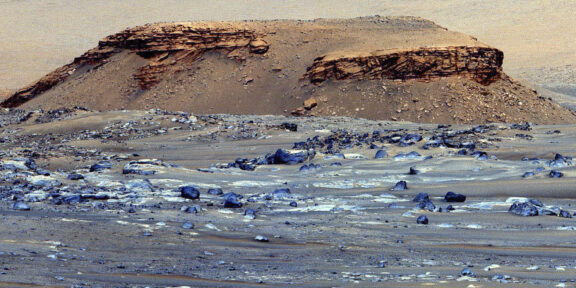 В кратере Марса обнаружили органические соединения