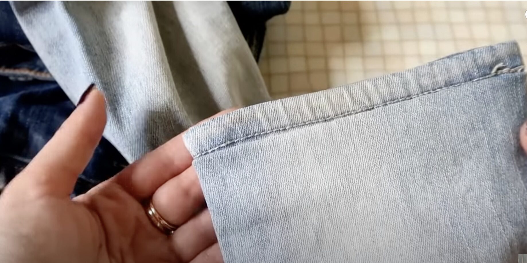 как подшить джинсы не обрезая низ на машинке