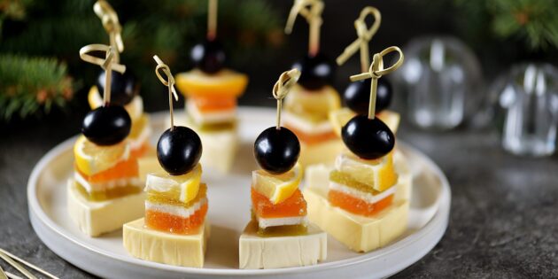 Canape recipes with melted cheese and marmalade