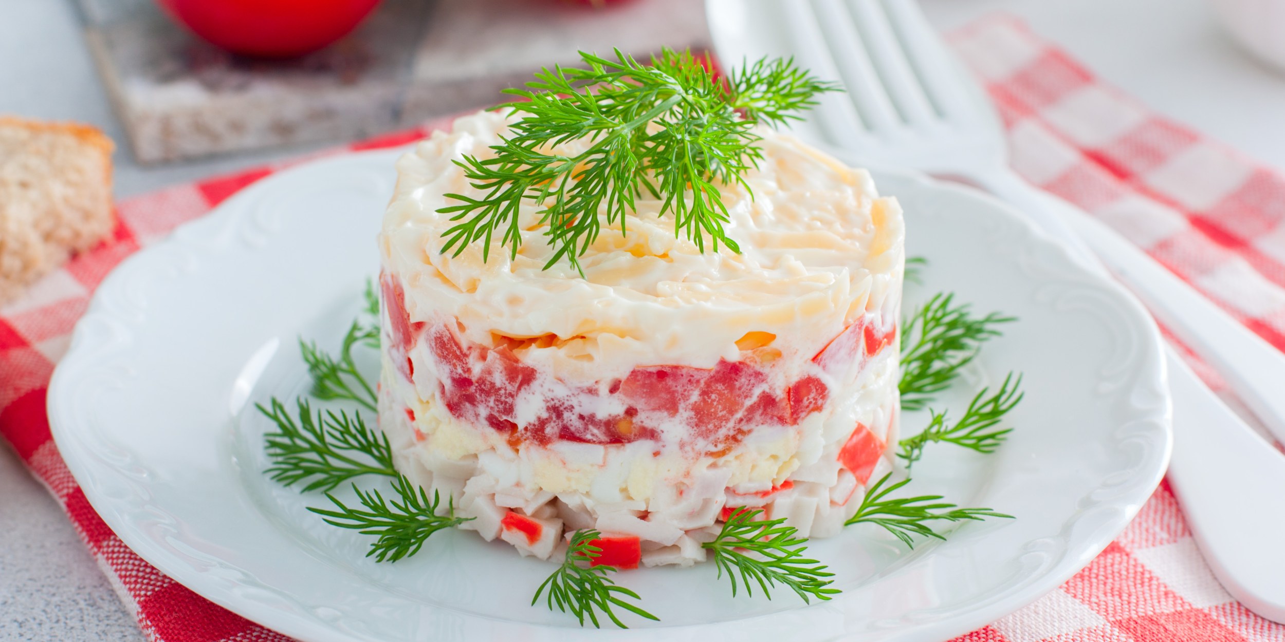 Вкусные салаты с крабовыми палочками на новогодний стол