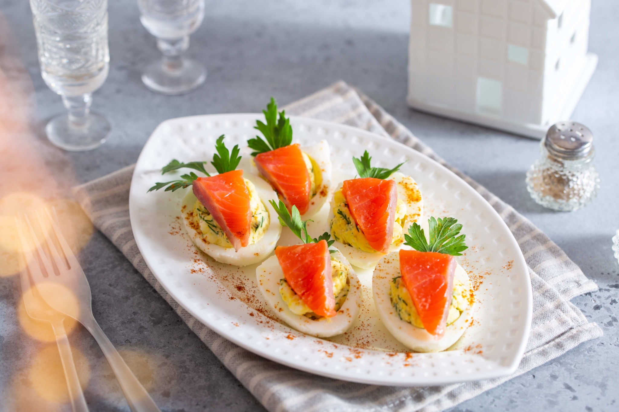 Яйца, фаршированные печенью трески и творогом