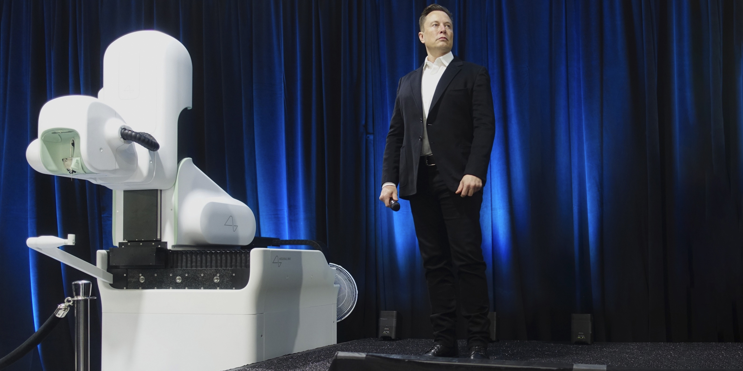 Neuralink Илона Маска начнёт вживлять чипы людям в ближайшие полгода