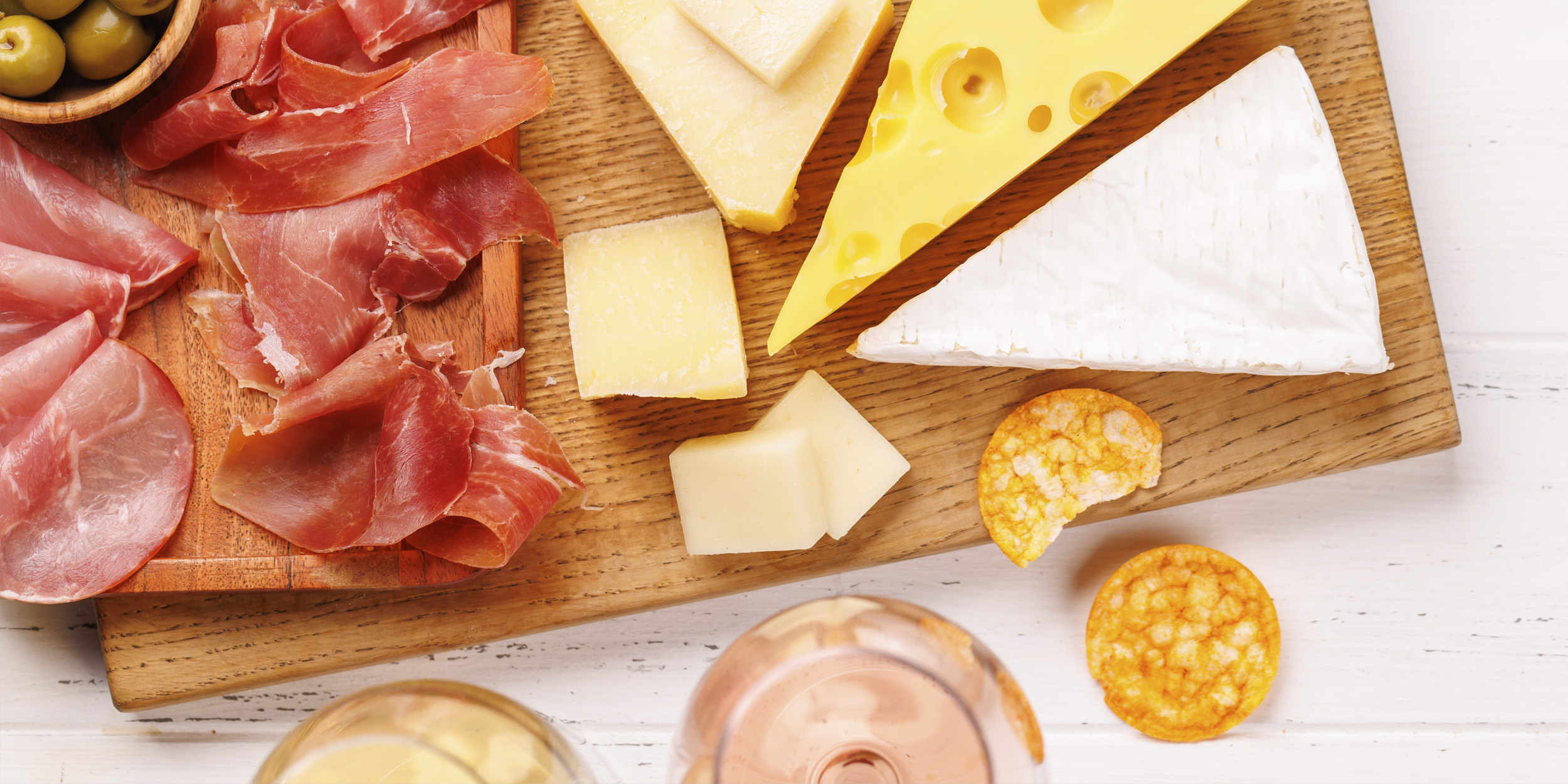 Чем закусывать алкоголь: комбинации, проверенные временем