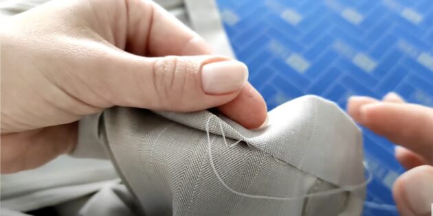 Как подшить брюки вручную потайным швом. Главное — не затягивайте шов, он должен быть свободным