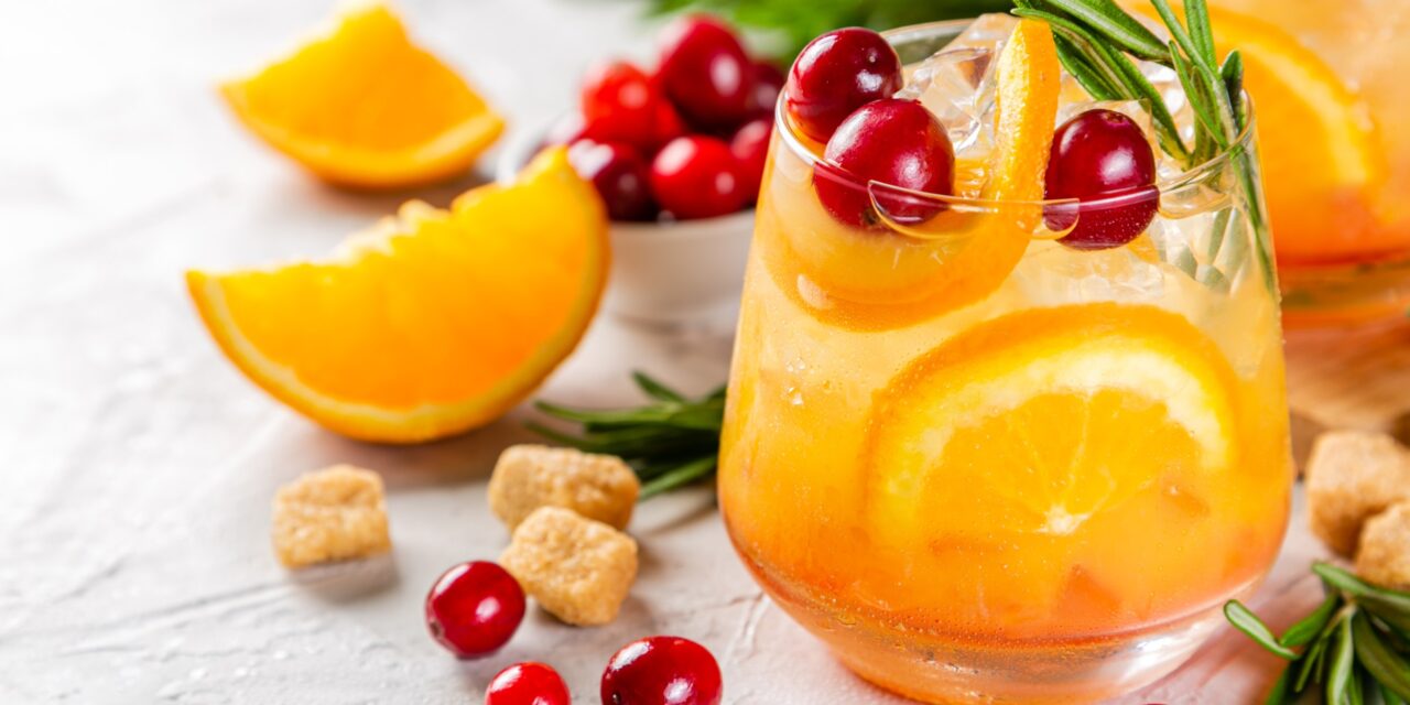 Апельсиново-клюквенный коктейль с джином