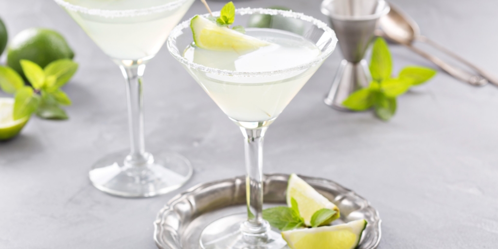 Мартини с водкой и лаймовым соком: рецепт — Лайфхакер