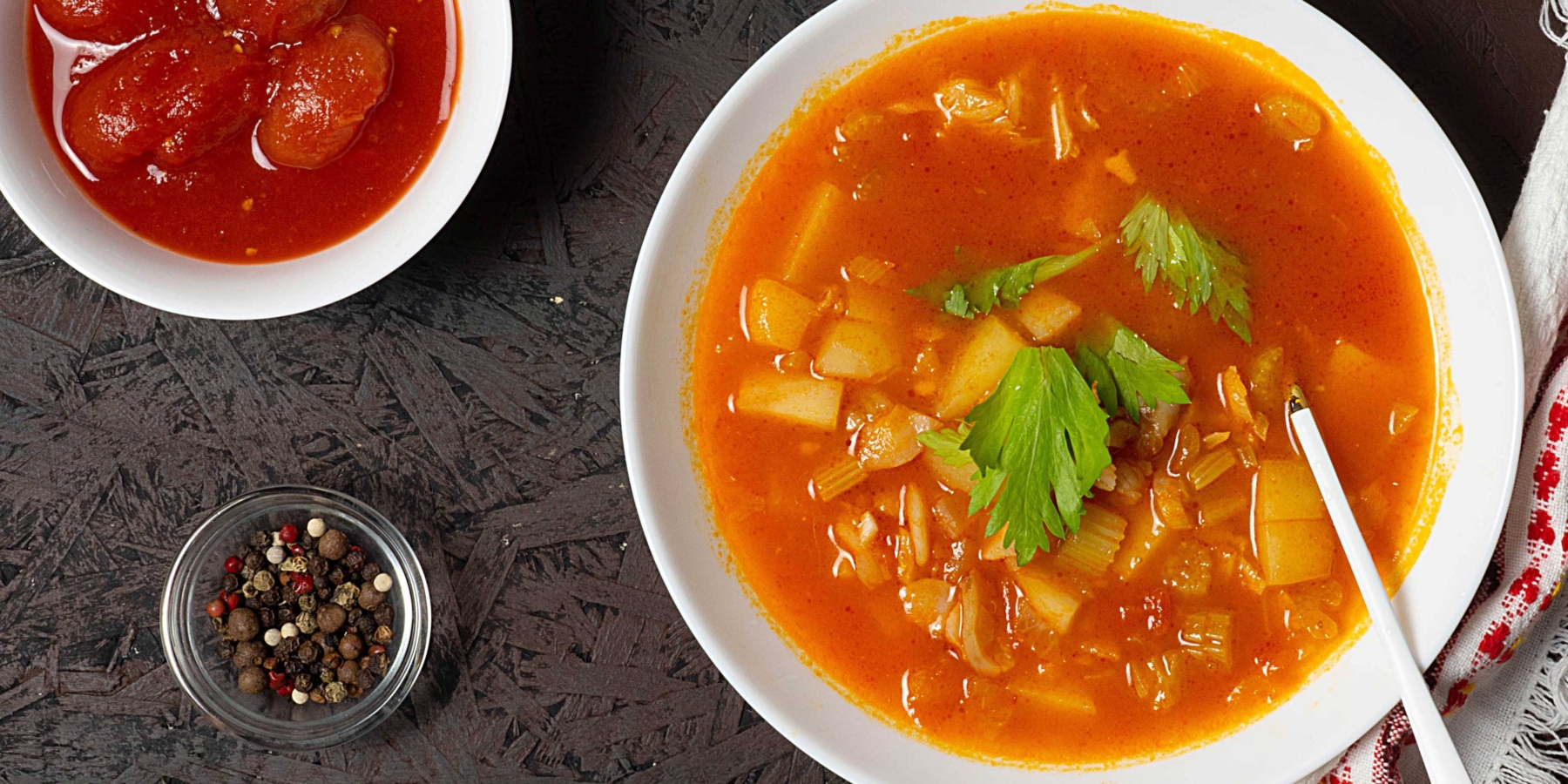 Чечевичный суп-пюре с консервированным тунцом и клюквой