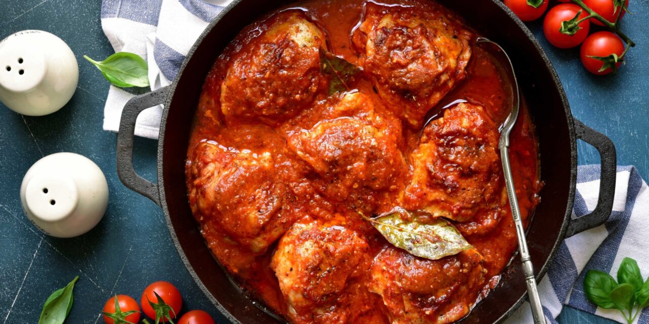 Курица в ароматном томатном соусе в мультиварке — рецепт для мультиварки