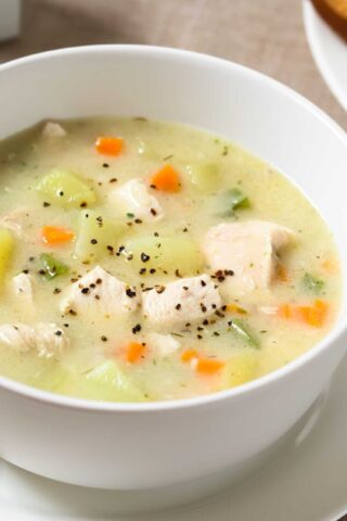 Куриный суп с сыром и овощами