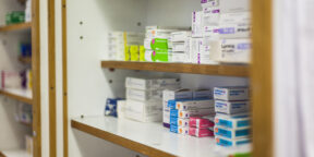 Росздравнадзор предупредил о задержках поставок лекарств в аптеки