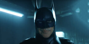 В трейлере «Флэша» с Эзрой Миллером вернулся Бэтмен в исполнении Майкла Китона