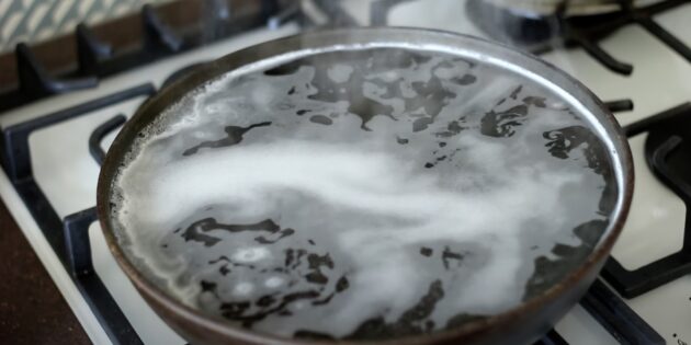 Как очистить антипригарную сковороду от нагара пищевой содой и поваренной солью