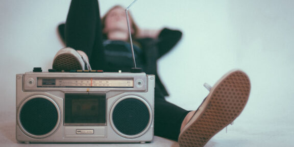 Опрос: с какого устройства вы чаще всего слушаете музыку?