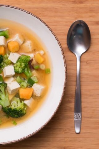 Суп с тофу и брокколи