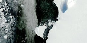 Гигантский айсберг размером с Санкт-Петербург впервые сняли на видео