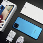 Samsung начала убирать зарядки из коробок с бюджетными смартфонами